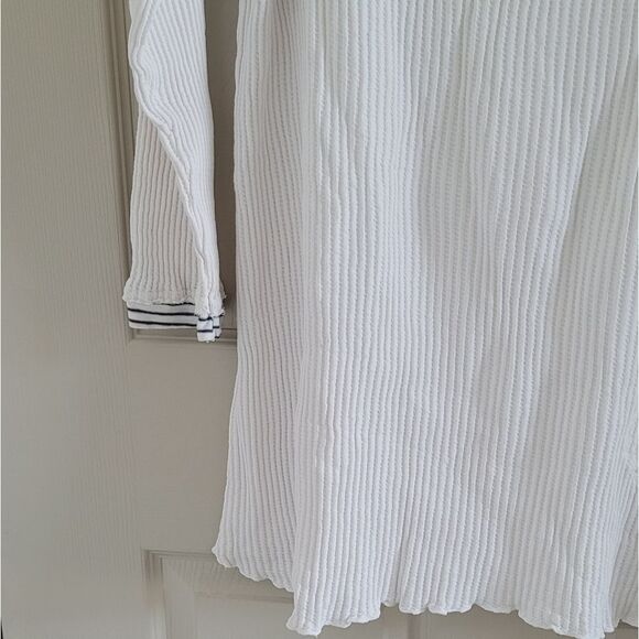 FENINI White Striped V-Neck Top - Picture 6 of 12